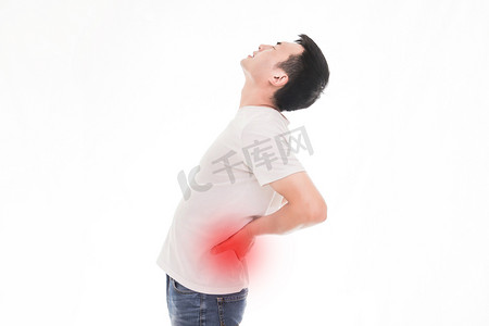 疼痛人物男性腰酸背痛腰肌劳损摄影图配图