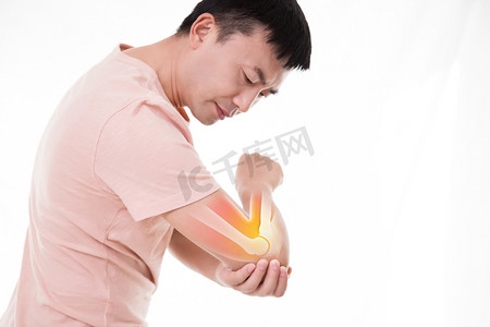 男性关节疼痛胳膊肘受伤摄影图配图