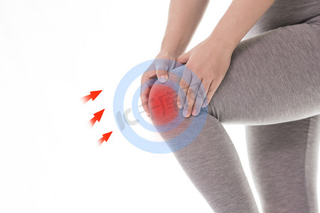 人物女性膝盖疼痛关节风湿摄影图配图