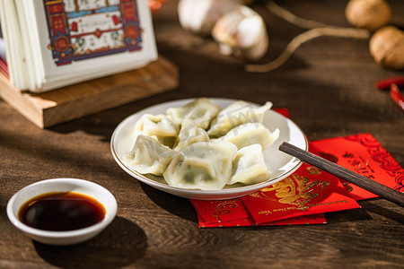 新年包饺子摄影照片_过年美食白天饺子室内无摄影图配图