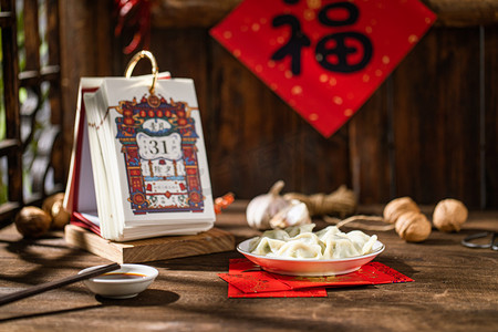 新年包饺子摄影照片_过年的美食白天一盘饺子室内无摄影图配图
