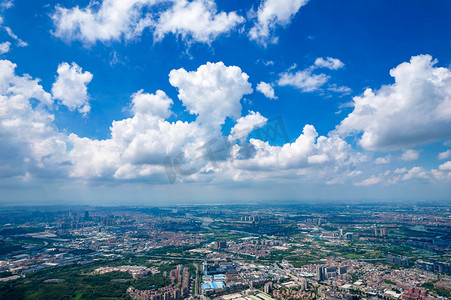 东莞城市摄影照片_东莞蓝天白云天际线城市摄影图配图