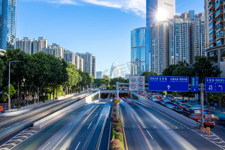 潮州cbd摄影照片_广州CBD城市道路竖屏车流长曝光摄影图配图