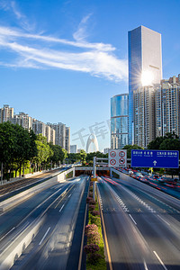 广州日落摄影照片_广州日落川流不息的路逆光长曝光摄影图配图