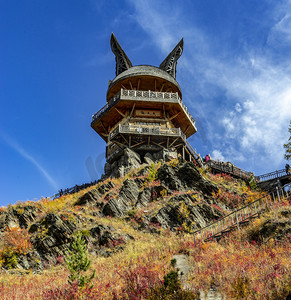 喀纳斯景区白天观鱼台秋天全景摄影图配图