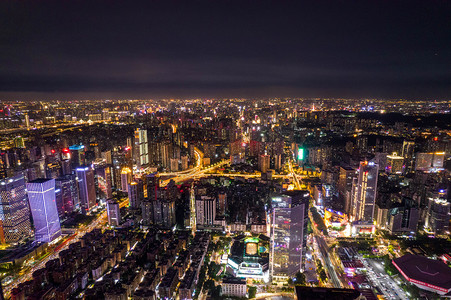 广州新年烟花摄影照片_广州夜晚灯光城市天际线摄影图配图