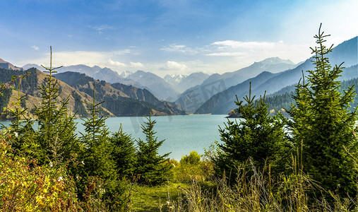 秋景图gif摄影照片_天山天池白天天山天池秋景秋景全景摄影图配图