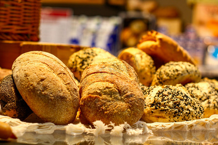 面包店新开业摄影照片_美食棚拍面包甜品糕点烘焙摄影图配图