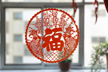 春节过年特色节日贴窗花虎年春节摄影图配图