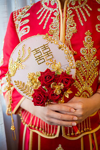 婚礼新娘摄影照片_秀禾服婚礼纪念古典美满摄影图配图