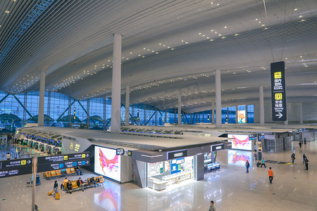 机场乘机摄影照片_广州白云区机场室内广场摄影图配图