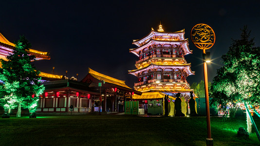 星芒星摄影照片_大唐芙蓉园夜晚塔室外慢门摄影图配图