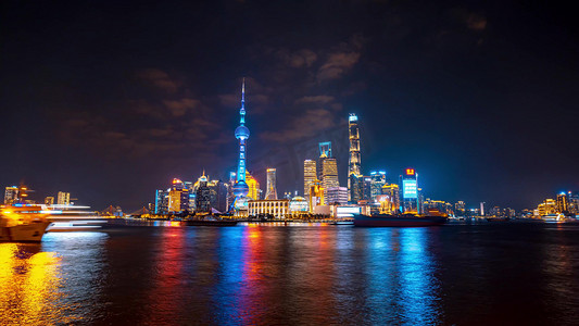 上海外滩繁华灯光秀摄影图
