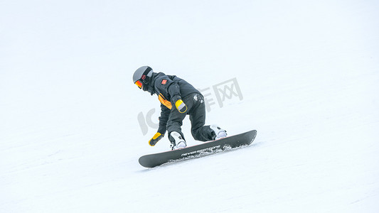 滑雪单人滑板上午单人冬季素材摄影图配图