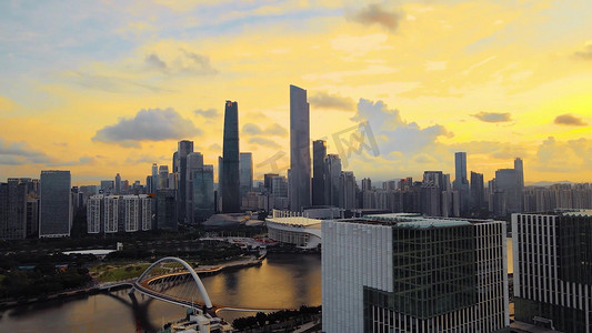 国际饮茶摄影照片_航拍广州国际金融中心建筑群黄昏