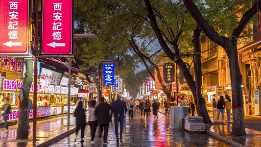 西安美食摄影照片_夜景西安热门景点回民街人来人往