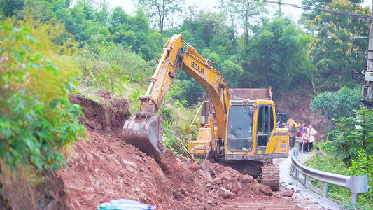 消防救援旗摄影照片_实拍道路抢险救援新闻素材