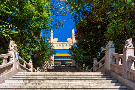 南京阅江楼景区登楼步道与牌坊摄影图配图