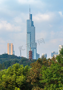 南京机场摄影照片_南京鸡鸣寺与紫峰大厦摄影图配图