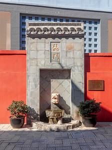 南京毗卢寺内的龙门摄影图配图