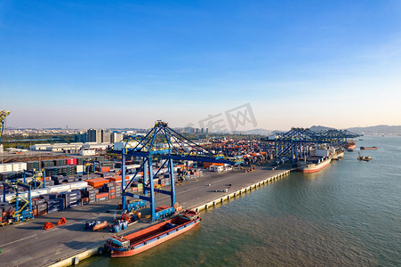 星空物流配送摄影照片_港口码头贸易物流运输摄影图配图