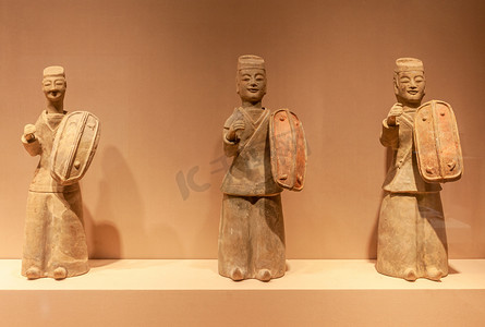 南京博物院六朝人形陶俑摄影图配图
