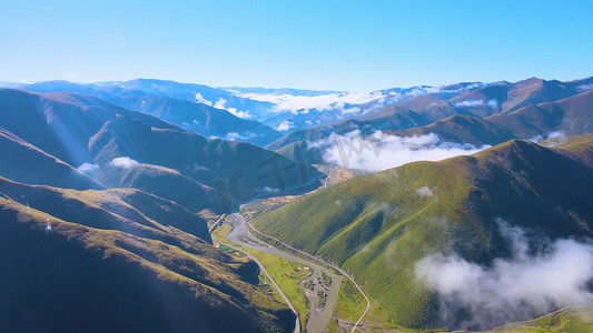 风景山川摄影照片_航拍青藏高原清晨云雾缭绕自然风光