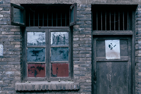 怀旧的老建筑门窗建筑风景意境风光摄影图配图