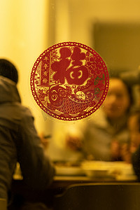 大年三十摄影照片_过年新春一家人吃团圆饭摄影图配图
