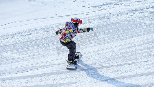 滑雪儿童上午儿童冬季素材摄影图配图