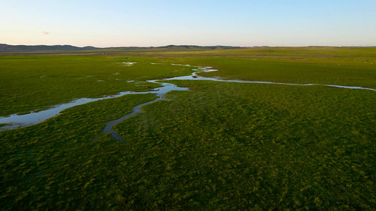大地草地摄影照片_千里草原蜿蜒的河流