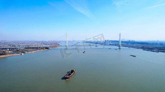 地标摄影照片_航拍南京地标长江第二大桥长江航运