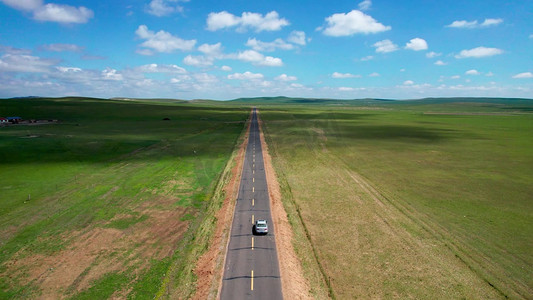 新疆彩棉摄影照片_航拍辽阔的草原上的公路风光