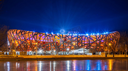 北京鸟巢国家体育场夜景灯光秀摄影图配图
