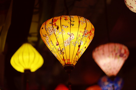 夜晚灯笼夜晚灯笼古街摄影图配图