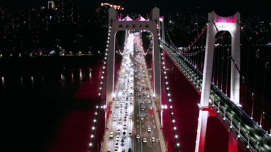 航拍重庆鹅公岩大桥夜间行驶的车流交通