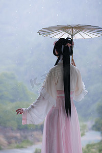 古装女子背影下午女子山里山里摄影图配图