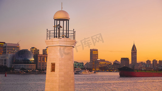 上海码头摄影照片_城市港口夕阳灯塔上海黄浦江摄影图配图