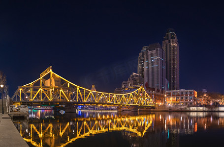 城市倒影摄影照片_天津城市夜晚金刚桥建筑夜景摄影图配图