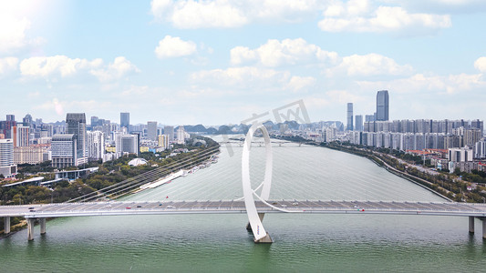 柳州城市风光摄影照片_城市中午桥梁户外摄影图配图
