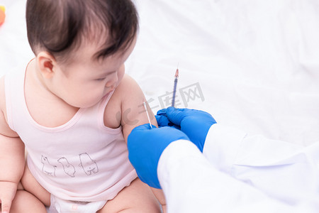 医疗人物摄影照片_疫苗接种儿童疫苗医疗打针医疗保健摄影图配图