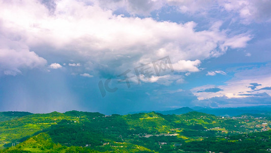 夏日促销清新摄影照片_夏日大气磅礴下雨云海风光