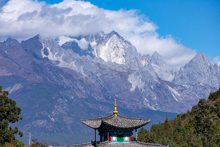 丽江黑龙潭公园中式亭子和玉龙雪山摄影图配图