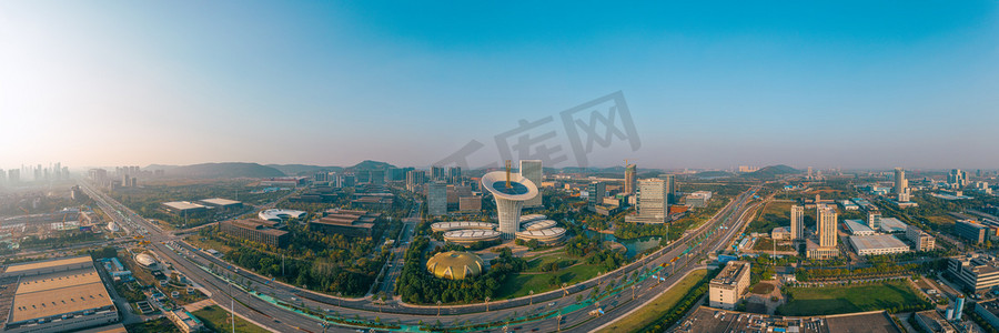 全景拍摄摄影照片_武汉城市地标晴天地标光谷未来城航拍摄影图配图