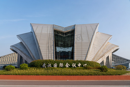 武汉城市建筑白天建筑武汉国际会议中心实拍摄影图配图