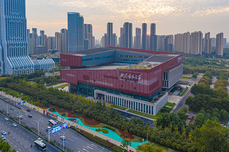 武汉城市建筑夕阳建筑市民之家航拍摄影图配图