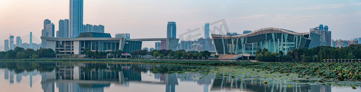 武汉城市建筑白天建筑琴台大剧院全景摄影图配图