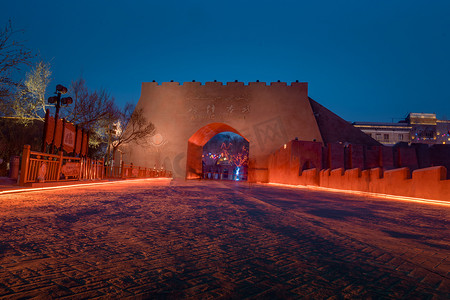 新疆喀什古城东门建筑摄影图配图