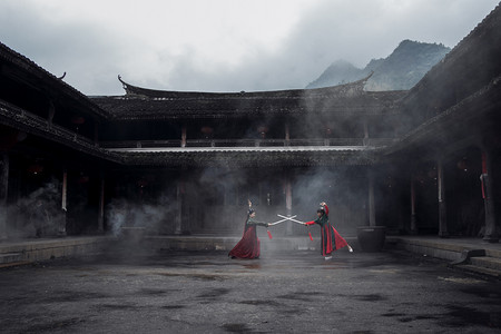 武侠人物摄影照片_打斗的武侠女子下午女子古镇古镇摄影图配图