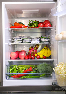 疫情物资存储食材原料生活物资居家生活冰箱冷藏摄影图配图